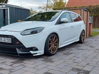 Gebraucht Ford Focus ST 250 PS (183 kW) 2014 Weiß Kombi