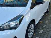 Gebraucht Toyota Yaris 69 PS (50 kW) 2015 Weiß Kleinwagen