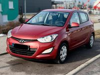 Gebraucht Hyundai i20 75 PS (55 kW) 2013 Rot Kleinwagen