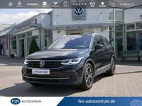 Gebraucht VW Tiguan Active 150 PS (110 kW) 2023 Schwarz (deep black perleffekt) SUV