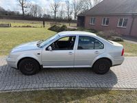 Gebraucht VW Bora Basis 101 PS (74 kW) 1999 Silber Limousine