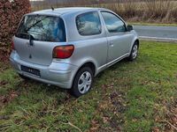 Gebraucht Toyota Yaris 68 PS (50 kW) 2004 Silber Kleinwagen
