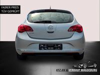 Gebraucht Opel Astra Selection 116 PS (85 kW) 2015 Silber Limousine