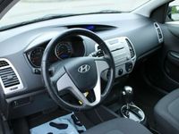 Gebraucht Hyundai i20 Comfort 101 PS (74 kW) 2012 Schwarz Kleinwagen