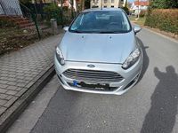 Gebraucht Ford Fiesta 95 PS (69 kW) 2014 Silber Kleinwagen