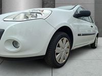 Gebraucht Renault Clio III Expression 65 PS (47 kW) 2009 Gletscherweiss Limousine