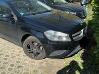 Gebraucht Mercedes A180 Style 109 PS (80 kW) 2014 Schwarz Limousine