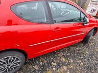 Gebraucht Peugeot 207 75 PS (55 kW) 2010 Rot Kleinwagen