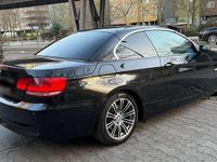 Gebraucht BMW 320 Cabriolet 174 PS (127 kW) 2007 Schwarz Cabrio