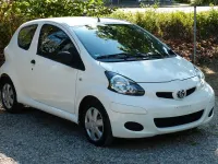 Second-hand Toyota Aygo 68 CP (50 kW) 2010 Alb Hatchback