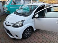 Gebraucht Toyota Aygo 68 PS (50 kW) 2012 Weiß Kleinwagen