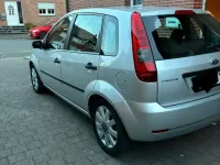 Gebraucht Ford Fiesta 70 PS (51 kW) 2004 Silber Kleinwagen
