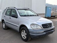 Gebraucht Mercedes ML270 163 PS (119 kW) 2000 Silber SUV