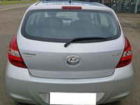 Gebraucht Hyundai i20 Edition 77 PS (56 kW) 2011 Silber Kleinwagen