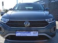 Gebraucht VW T-Roc Life 150 PS (110 kW) 2024 Blau SUV