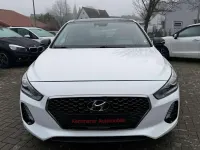 Gebraucht Hyundai i30 Intro Edition 140 PS (102 kW) 2017 Weiß Kleinwagen