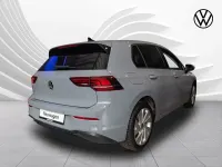 Gebraucht VW Golf VIII Life 116 PS (85 kW) 2024 Mondsteingrau Limousine