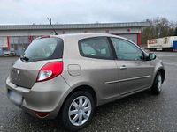 Gebraucht Renault Clio III 75 PS (55 kW) 2011 Braun Kleinwagen