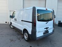Używany Opel Vivaro 80 KM (58 kW) 2004 Biały Minivan