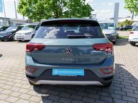 Second-hand VW T-Roc Life 110 CP (80 kW) 2023 Albastru SUV