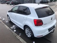 Gebraucht VW Polo Comfortline 75 PS (55 kW) 2015 Weiß Limousine