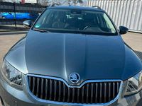 Gebraucht Skoda Octavia Elegance 150 PS (110 kW) 2015 Grau Kleinwagen