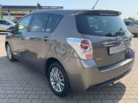Gebraucht Toyota Verso Edition-S 147 PS (108 kW) 2016 Platinumbronze metallic Van / Kleinbus