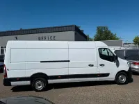 Second-hand Renault Master 145 CP (106 kW) 2023 Alb Monovolum