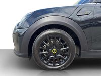Gebraucht Mini Cooper SE 135 kW (184 PS) 2023 Midnight black metallic Kleinwagen