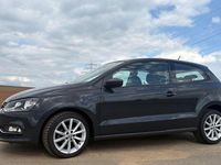 Usado VW Polo 90 HP (66 kW) 2017 Cinzento Citadino