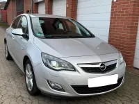 Gebraucht Opel Astra 101 PS (74 kW) 2011 Silber Kleinwagen