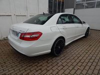Gebraucht Mercedes E250 Avantgarde 204 PS (150 kW) 2009 Weiß Limousine