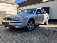 Gebraucht Ford Mondeo Ghia 110 PS (80 kW) 2003 Silber Limousine