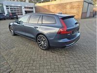 Neu Volvo V60 Plus 455 PS (334 kW) 2025 Blau (denim blue metallic) Kombi