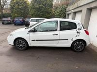 Gebraucht Renault Clio III 75 PS (55 kW) 2012 Weiß Kleinwagen
