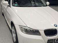 Gebraucht BMW 320 184 PS (135 kW) 2010 Weiß Kombi