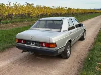 Gebraucht Mercedes 190 122 PS (89 kW) 1983 Silber Limousine