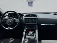 gebraucht Jaguar F-Pace 20d Pure AWD Standhz Pano NaviPro Totwinkel-Spurassistent Lenkrad beheizt