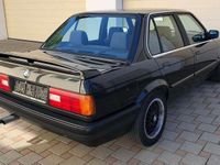Gebraucht BMW 320 192 PS (141 kW) 1989 Schwarz metallic Limousine