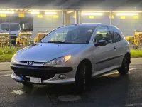 Gebraucht Peugeot 206 88 PS (64 kW) 1999 Silber Kleinwagen