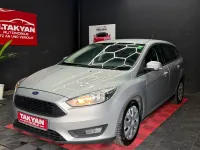 Gebraucht Ford Focus Business Edition 125 PS (91 kW) 2017 Silber Kombi