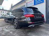 Gebraucht Mercedes E300 Avantgarde 194 PS (142 kW) 2022 Grau Limousine