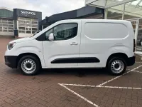Gebraucht Opel Combo Edition 131 PS (96 kW) 2021 Weiß Van / Kleinbus