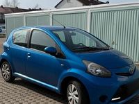 Gebraucht Toyota Aygo 68 PS (50 kW) 2013 Blau Kleinwagen