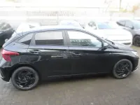 Neu Hyundai i20 Blackline 90 PS (66 kW) 2026 Schwarz Kleinwagen