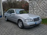 Gebraucht Mercedes C180 122 PS (89 kW) 1994 Silber Limousine