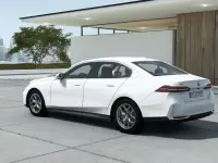 Gebraucht BMW 540 Sport Line 303 PS (222 kW) 2024 Alpinweiß uni Limousine