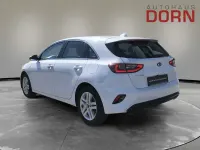 Gebraucht Kia Ceed Comfort 140 PS (102 kW) 2021 Carraraweiss Kleinwagen