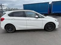 Gebraucht BMW 218 Active Tourer Luxury Line 150 PS (110 kW) 2015 Weiß Van / Kleinbus