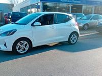 Gebraucht Hyundai i10 Edition 30 67 PS (49 kW) 2022 Weiß Kleinwagen